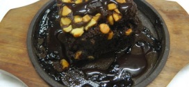 Sizzling  chocolate Brownies,Eggless/ with Stepwise pictures and for the Thanks Giving